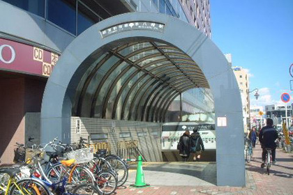 都営新宿線本八幡駅