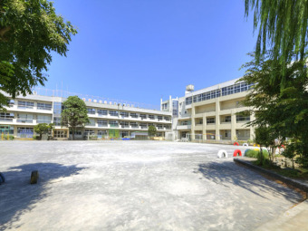 市川市立真間小学校